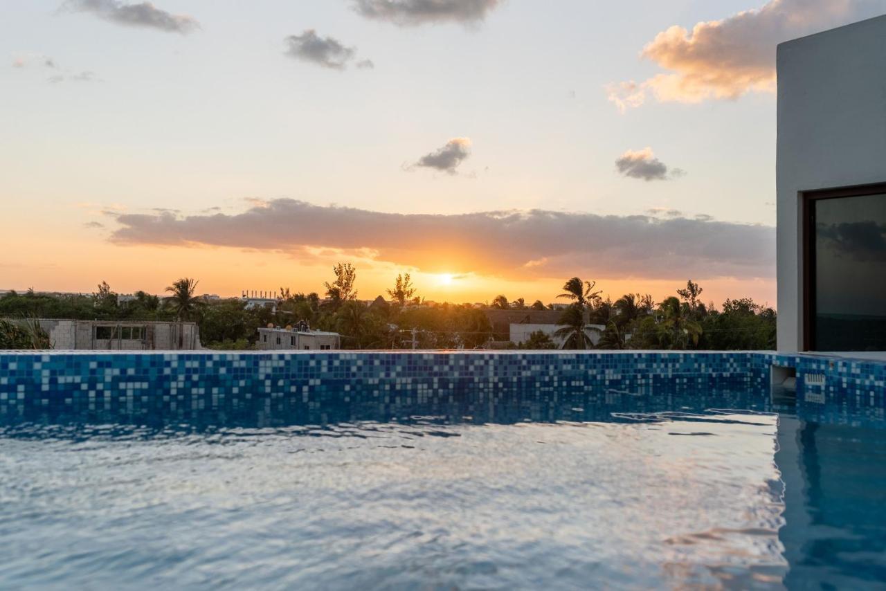 Hotel Mayari Holbox エクステリア 写真 Sunset at the rooftop pool