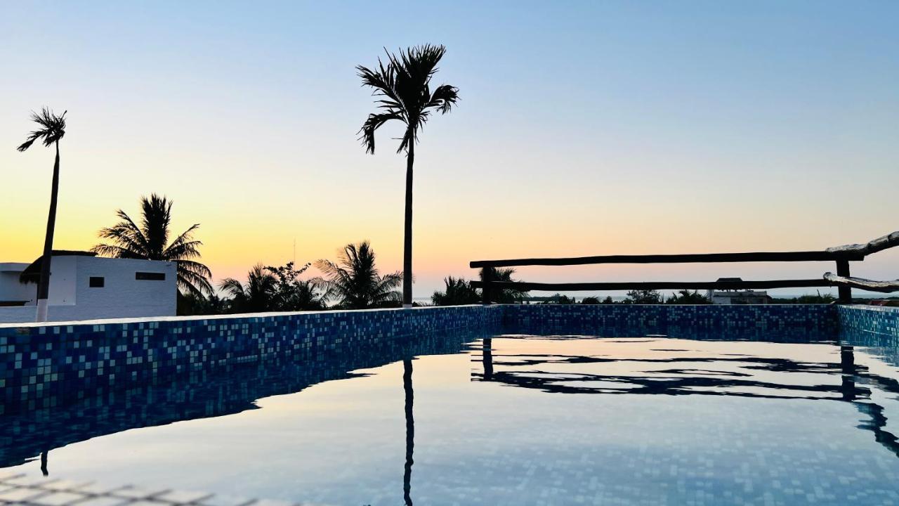Hotel Mayari Holbox エクステリア 写真 Sunset at the beach