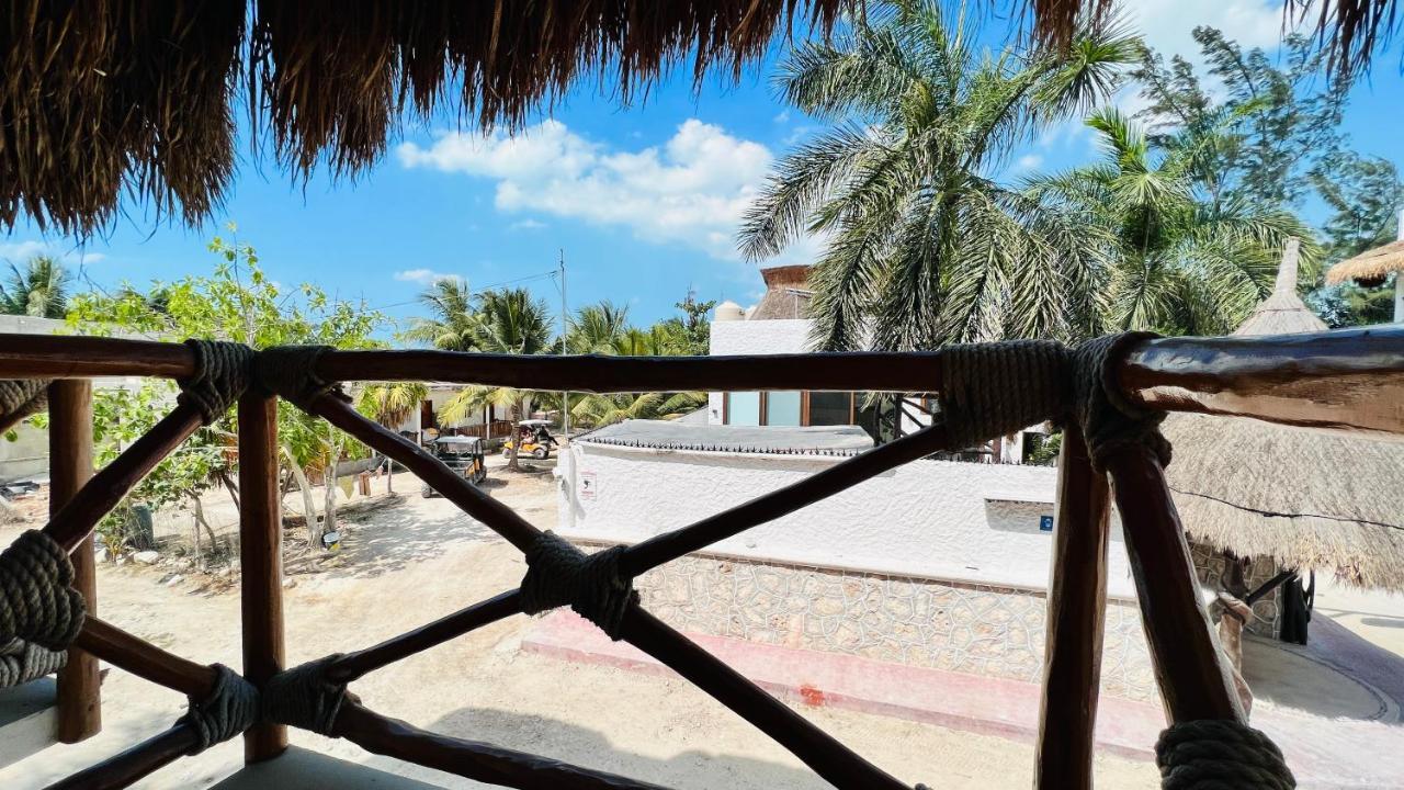 Hotel Mayari Holbox エクステリア 写真 View of the beach from the hotel